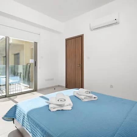 Downtown 1 Bedroom * 拉纳卡
