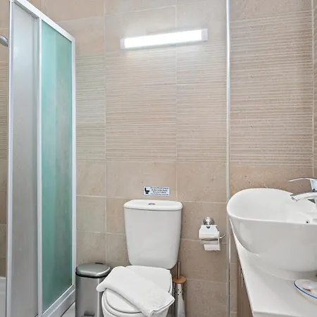 Downtown 1 Bedroom *