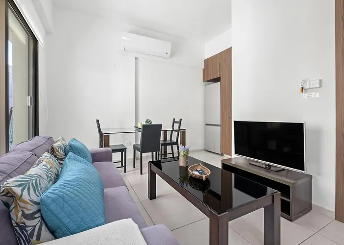 Apartment Downtown 1 Bedroom Larnaca